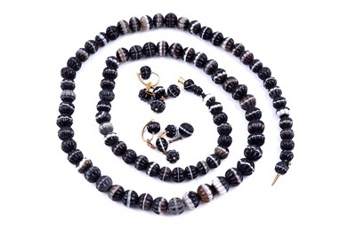 Lot 532 - A Victorian banded agate necklace and matching earrings