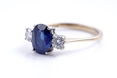Lot 485 - A sapphire and diamond ring