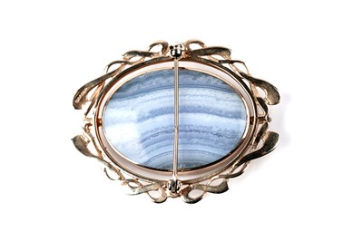 Lot 7 - A Blue John / Derbyshire spar, and blue lace agate reversible brooch