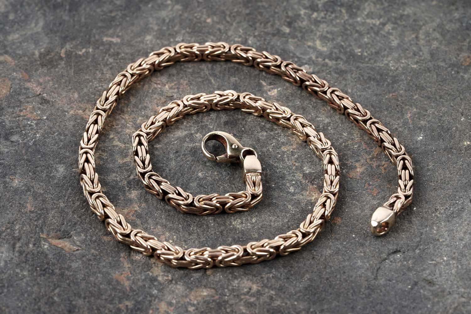 Lot 11 - A 9ct gold necklace