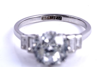 Lot 550 - An early 20th Century old cushion-cut diamond ring