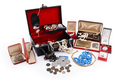 Lot 396 - A selection of costume jewellery and coins
