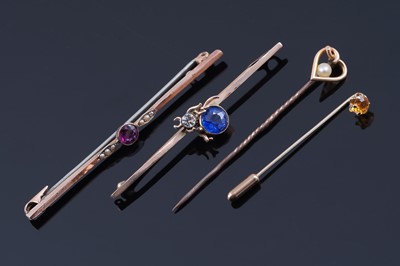 Lot 382 - Edwardian and later brooches and stick pins