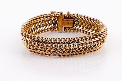 Lot 389 - A contemporary 9ct gold bracelet