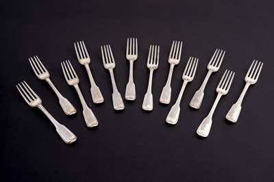 Lot 230 - A set of twelve William IV silver thread fiddle pattern dessert forks