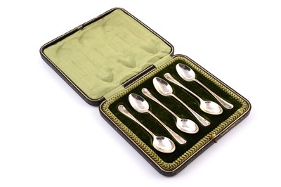 Lot 239 - A cased set of six Edwardian silver teaspoons