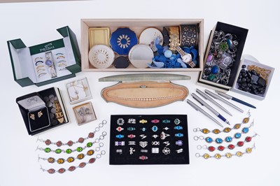 Lot 463 - A collection of costume jewellery and accessories