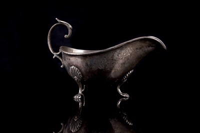 Lot 518 - A 20th Century silver sauce boat