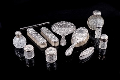 Lot 525 - Edwardian silver dressing table items
