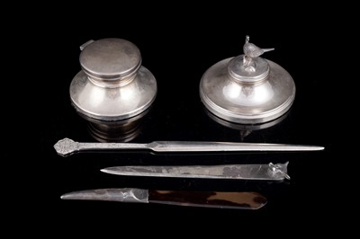 Lot 553 - Silver desk items, including a capstan inkwell and letter openers