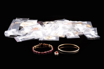 Lot 432 - A selection of gemstone bracelets, necklaces, and pendants