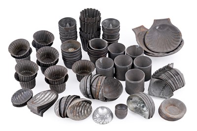 Lot 219 - A large collection of early 20th Century shaped moulds