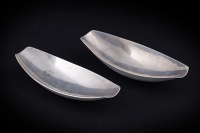 Lot 332 - Geoffrey Guy Bellamy: an associated pair of planished silver dishes