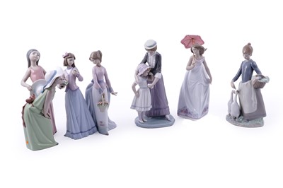 Lot 272 - A collection of seven Lladro ceramic figures