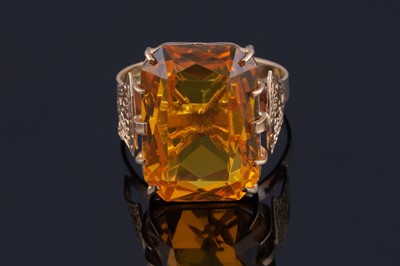 Lot 384 - An Egyptian cocktail ring