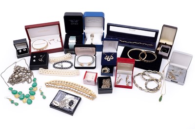 Lot 155 - A collection of gold and costume jewellery