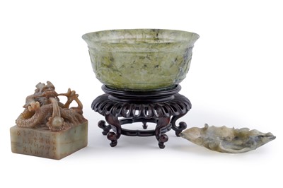 Lot Spinach jade bowl and stand
