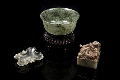Lot Spinach jade bowl and stand