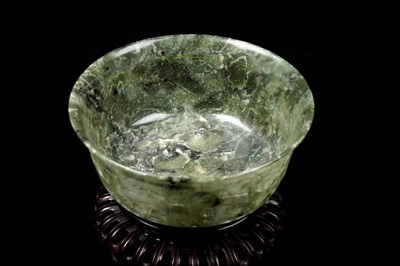 Lot Spinach jade bowl and stand