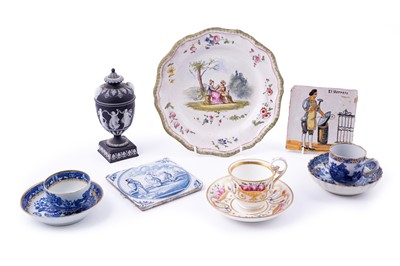 Lot 264 - A collection of ceramics
