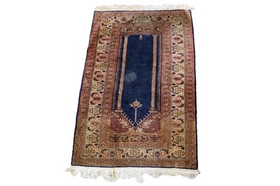 Lot 115 - A 20th Century Ghiordes prayer rug