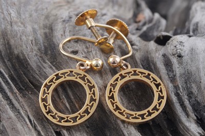 Lot 352 - A pair of Edwardian 9ct gold pendant earrings