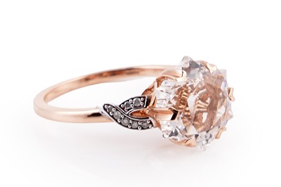 Lot 450 - A contemporary aquamarine and diamond ring