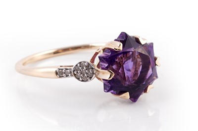 Lot 451 - A contemporary amethyst and diamond star pattern ring
