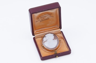 Lot 81 - An early 20th Century carved shell cameo brooch depicting the Greek goddess Tethys