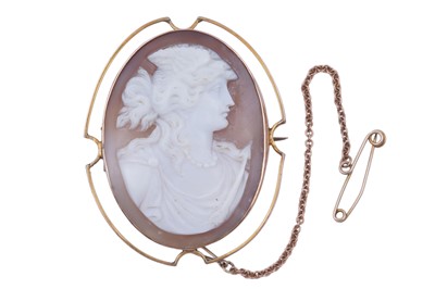 Lot 81 - An early 20th Century carved shell cameo brooch depicting the Greek goddess Tethys