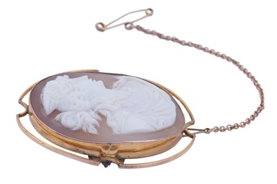 Lot 81 - An early 20th Century carved shell cameo brooch depicting the Greek goddess Tethys