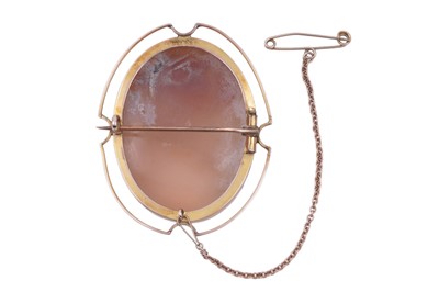 Lot 81 - An early 20th Century carved shell cameo brooch depicting the Greek goddess Tethys