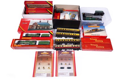 Lot 559 - A large collection of boxed and loose Hornby 00-gauge model railway