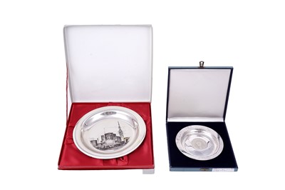 Lot 147 - Two Elizabeth II silver commemorative plates, celebrating British historical events