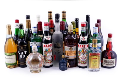 Lot 570 - A selection of mixed alcohol