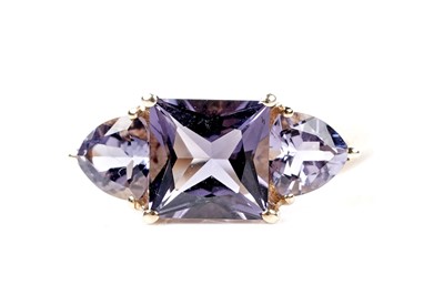Lot 117 - An amethyst three-stone ring