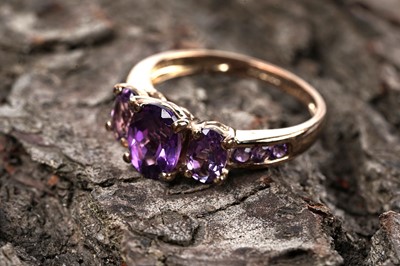 Lot 119 - An amethyst ring