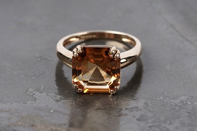 Lot 120 - A citrine dress ring