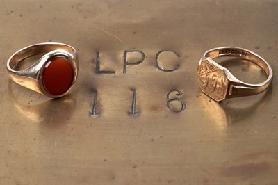 Lot 122 - A 20th Century 9ct gold signet ring; and a 9ct gold and carnelian signet ring