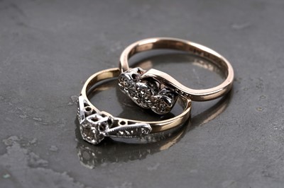 Lot 124 - Two early 20th Century diamond rings