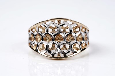Lot 126 - A contemporary Milor 9ct gold ring