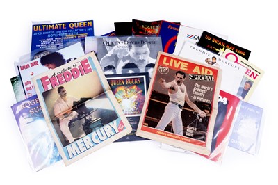 Lot 435 - A collection of Queen memorabilia to include programmes, press clippings and promotional items