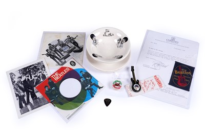 Lot 453 - A selection of Beatles memorabilia, including ceramics and badges