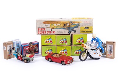 Lot 564 - A collection of tinplate and other toys