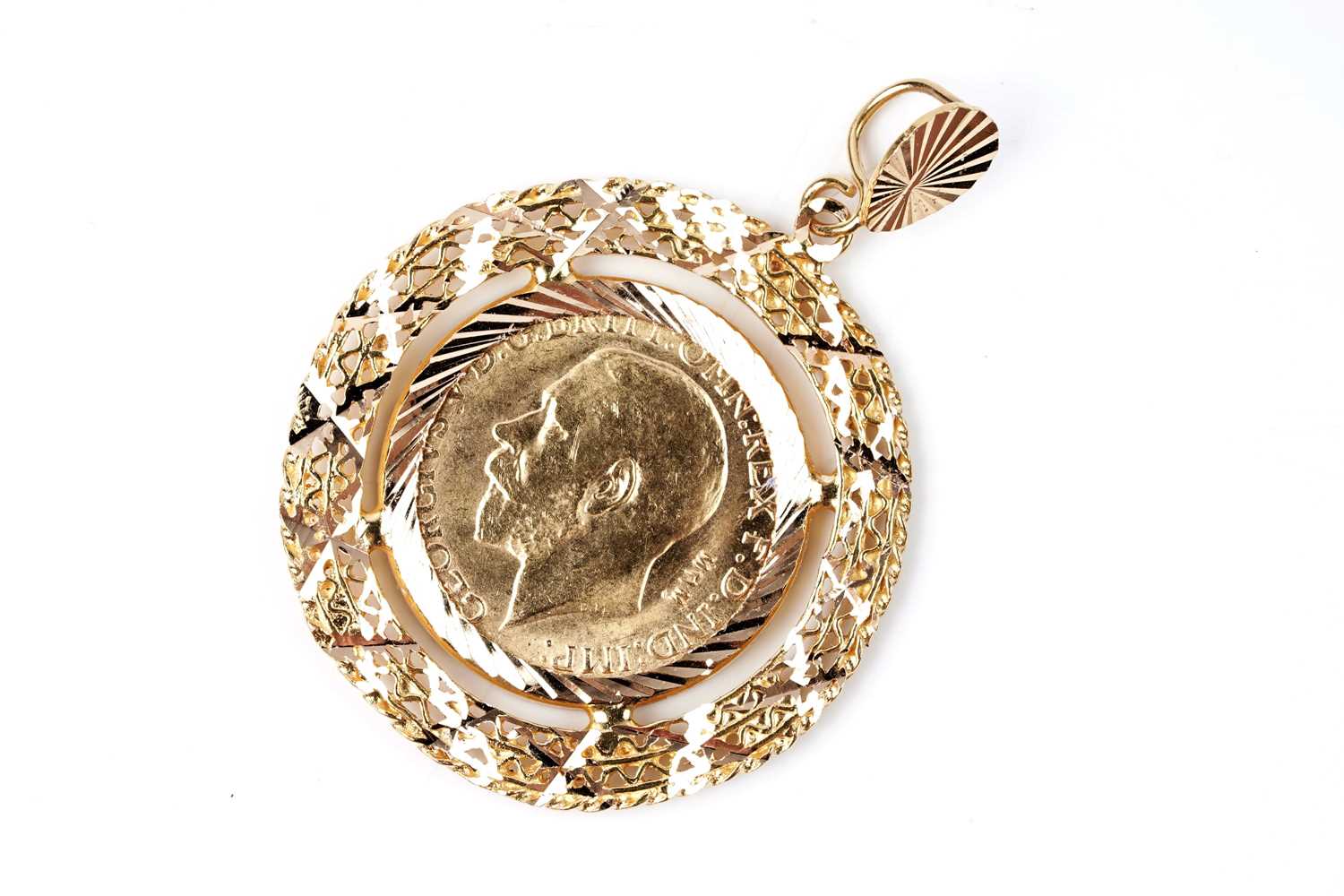 Lot 160 - A George V 1911 gold sovereign pendant