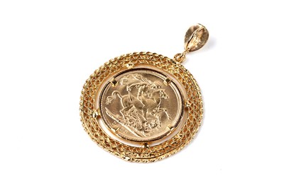 Lot 160 - A George V 1911 gold sovereign pendant