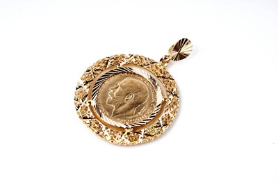 Lot 160 - A George V 1911 gold sovereign pendant
