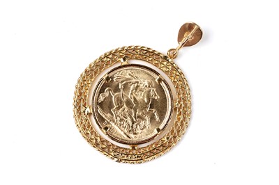 Lot 160 - A George V 1911 gold sovereign pendant