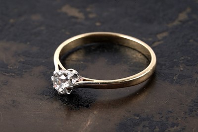 Lot A single stone diamond ring