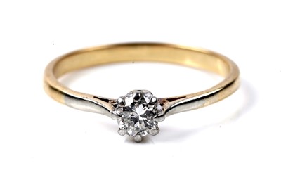 Lot 5 - A single-stone diamond ring